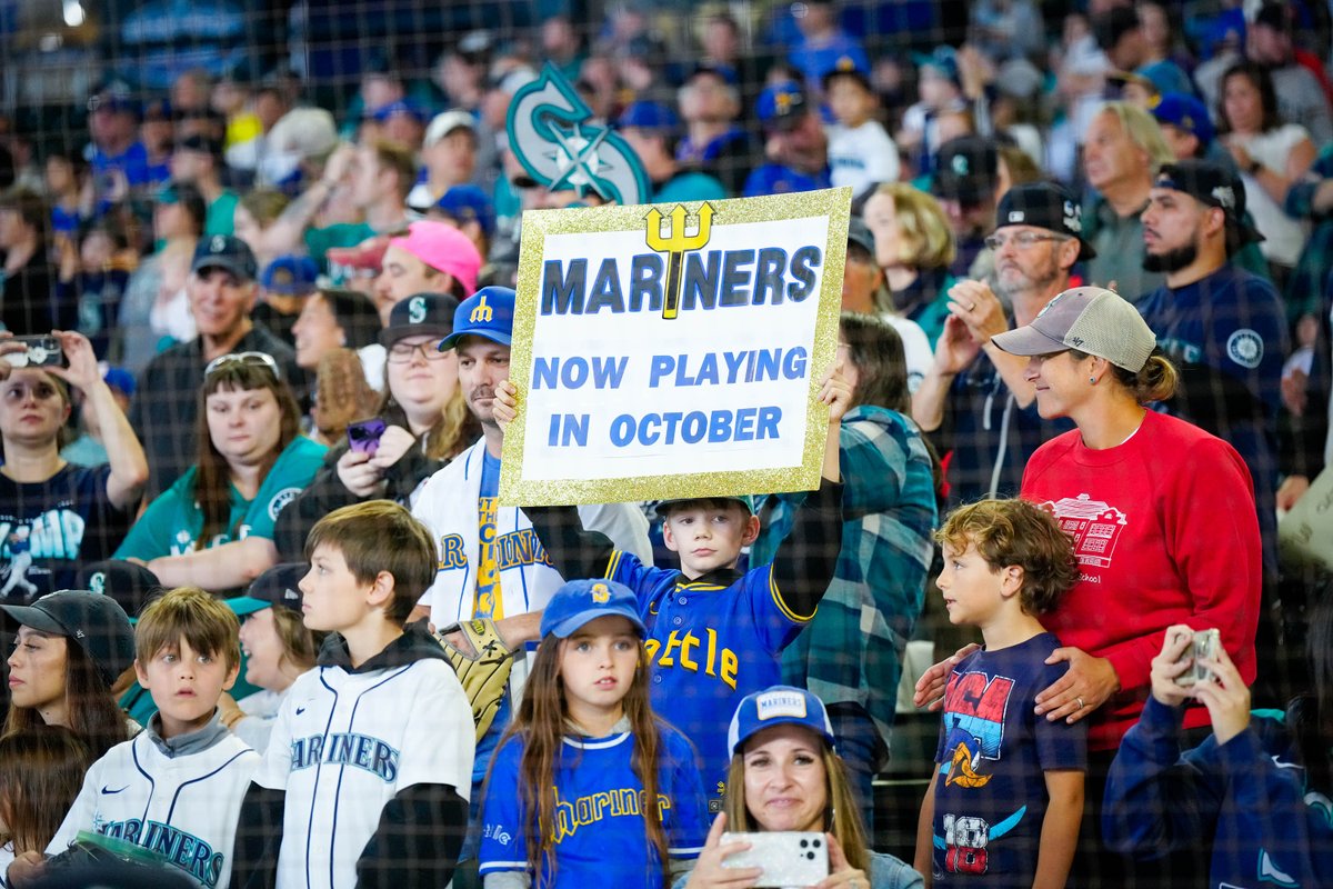 Mariners's tweet photo. Showing up and showing out 🫶 #SeizeTheMoment https://t.co/yB7LsczK78