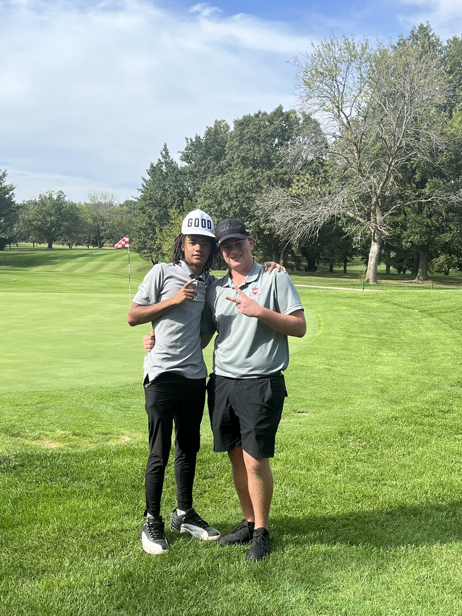 Congratulations to Cameron Holley (86) and Jaden Cosby (87) for finishing in the top ten individuals at the Taylorville regional.  They will play in the Highland sectional at Oakbrook on Monday.