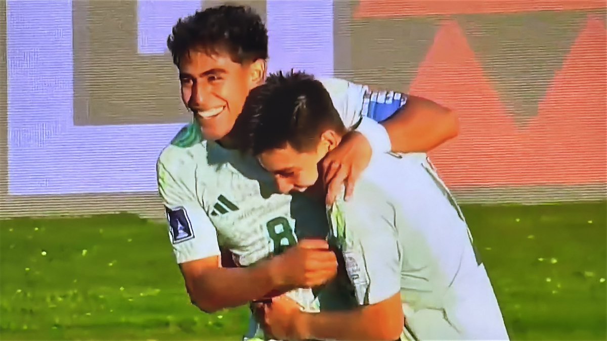 Y el gol del empate es también de Gil Mora . 2 goles le metió a España , ambos valiosos . ¿Por qué no creer en un ídolo de 16 años de edad ?