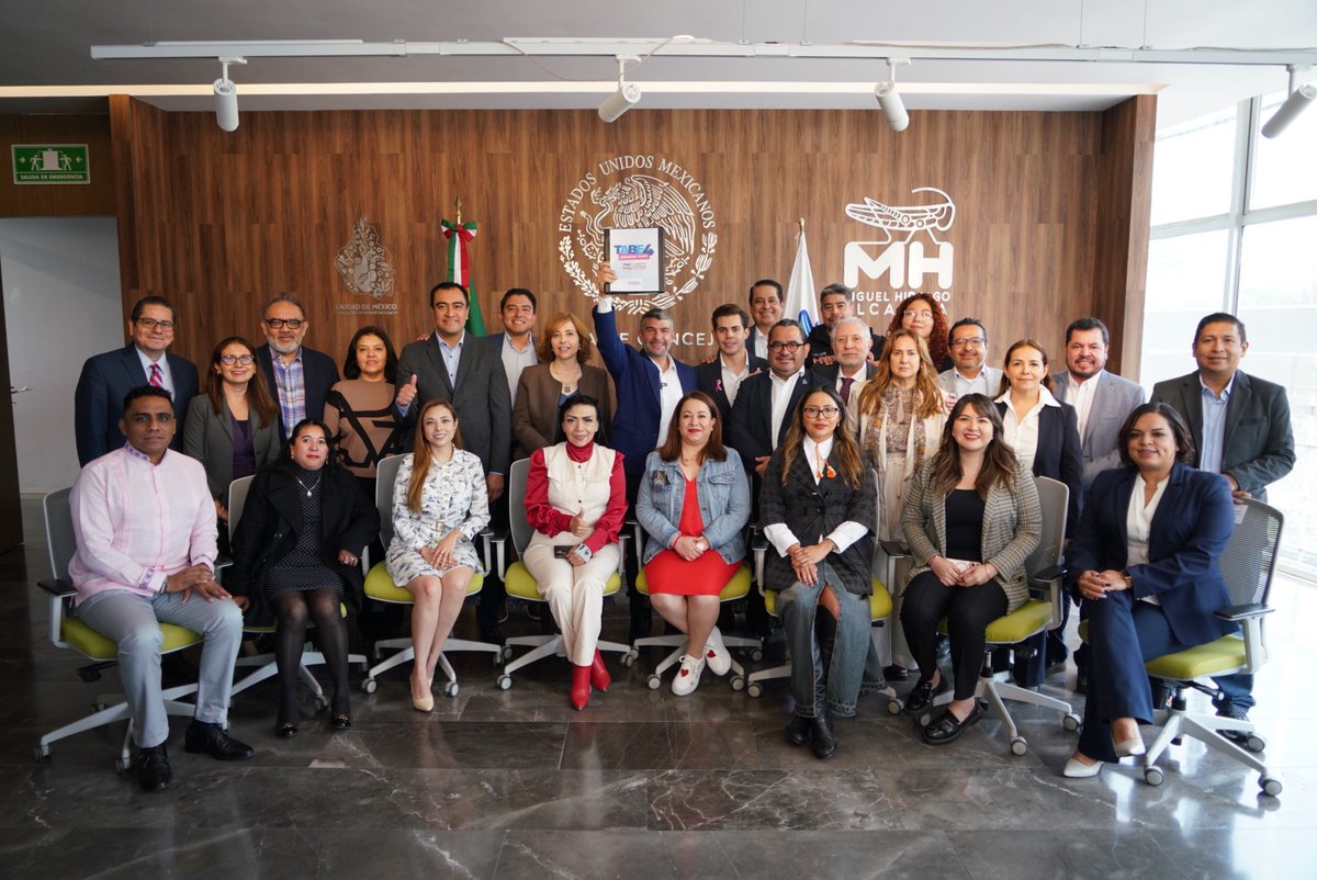 mauriciotabe's tweet photo. Somos un gobierno humanista que pone en el centro a las personas, que reconoce las libertades y valora la participación de la sociedad. “Tanta sociedad como sea posible, y tanto gobierno como sea necesario”. https://t.co/WBJElYSF2K