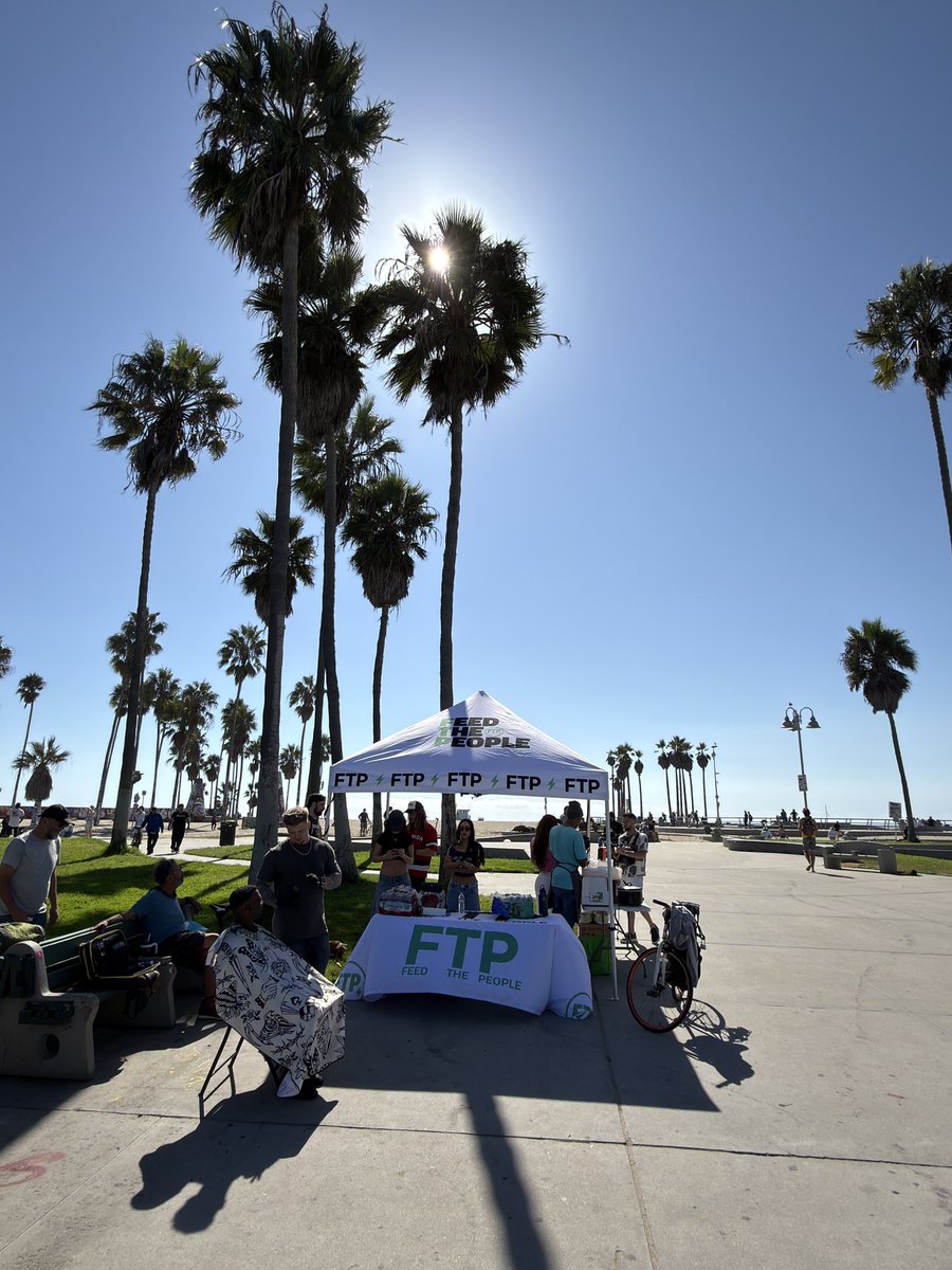 We made it to Venice beach guys! 🏝️ 

Tune into live if you wanna see us in action, we’ll be here for a couple hours 💚🙌🏻

Shoutout to <a href="/piques15/">Piques</a> for pulling up today to help 🙏🏼 and thank you <a href="/menoh/">menoh</a> for the donation going towards today event 💚

pump.fun/coin/J2eaKn35r…