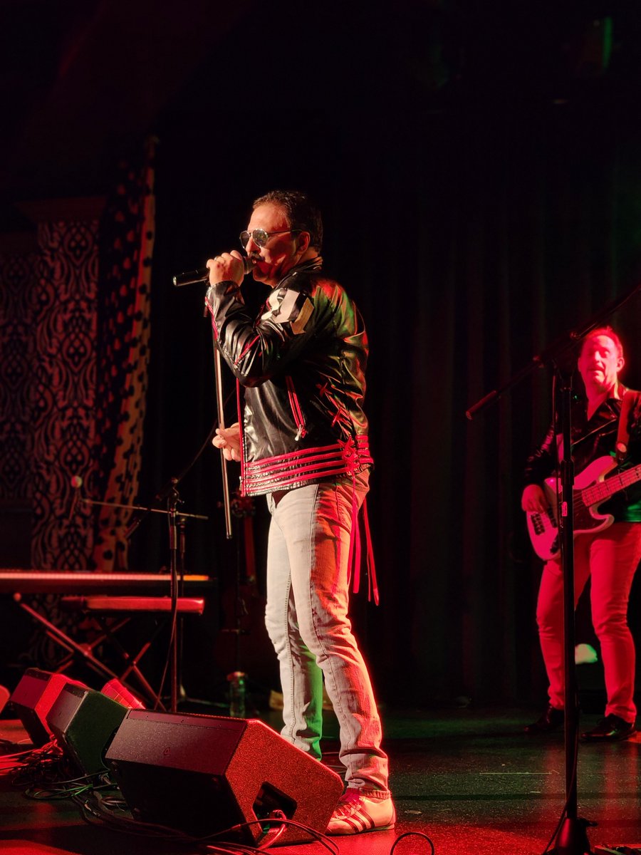 🎤 Simply Queen Rocks Deerfoot Inn &amp; Casino!

👑 Guaranteed to Blow Your Mind! This world-class tribute performs all the iconic songs that made Queen legendary, faithfully recreating the grand scope of Queen's live shows — musically and visually capturing the amazing live Queen