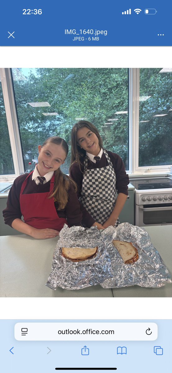 MaricourtCHS's tweet image. 🌮✨ Our Year 7 chefs have been busy in the kitchen today! They rolled up their sleeves, chopped, grated, and flipped their way to some delicious homemade quesadillas. A great mix of teamwork, creativity, and tasty results! 👩‍🍳👨‍🍳

#Year7 #FoodTech #LearningForLife #TastyLearning