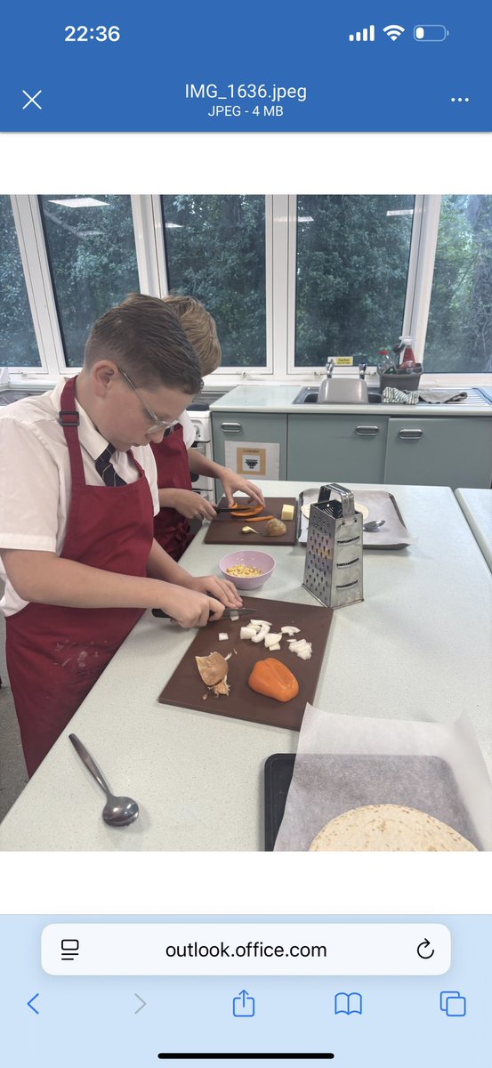 MaricourtCHS's tweet image. 🌮✨ Our Year 7 chefs have been busy in the kitchen today! They rolled up their sleeves, chopped, grated, and flipped their way to some delicious homemade quesadillas. A great mix of teamwork, creativity, and tasty results! 👩‍🍳👨‍🍳

#Year7 #FoodTech #LearningForLife #TastyLearning