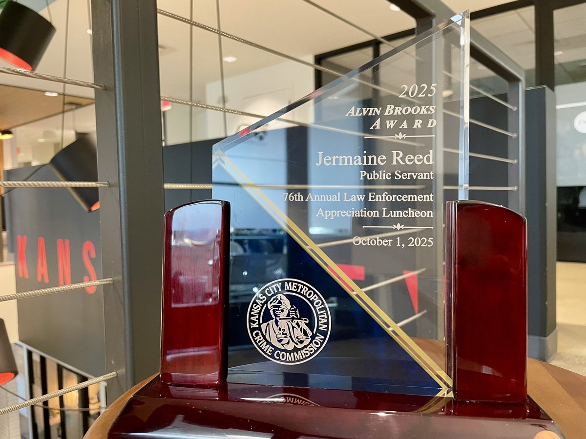JermaineReed's tweet photo. What an honor! I accepted the Alvin Brooks Award at the 76th Law Enforcement Appreciation Luncheon.

To receive an award named for a legend, mentor, and friend is truly special. 

Thank you to the Kansas City Metropolitan Crime Commission for recognizing my commitment to service alongside Mr. Brooks these past 30+ years.

#AlvinBrooksAward #KCMO #Community

📸: @MCCKansasCity @KCCrimeStop