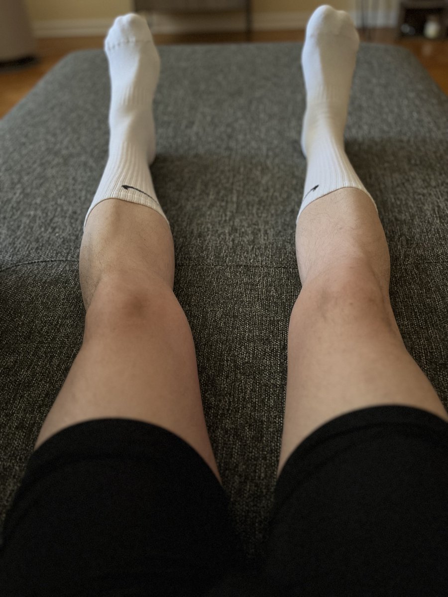 MasterTommy02's tweet photo. Socktober! #cashmaster #findom #alphaworship #malefeet #sweatysocks #sockslave #sockworship https://t.co/KcugIbqSbr