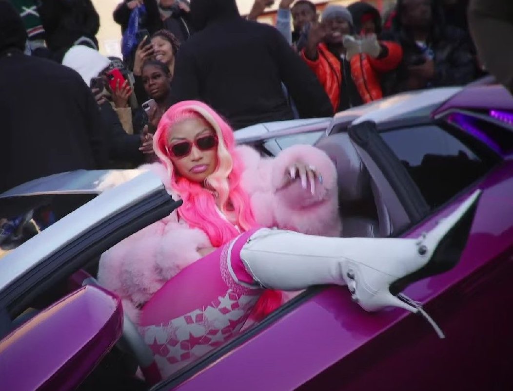 lesya_minaj's tweet photo. If u r a real barb then show us what yall streaming to support Nicki https://t.co/eIdyWanGTS