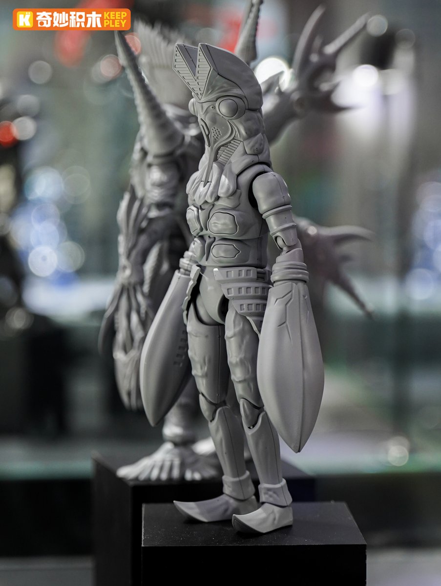 同シリーズのグリーザ（最終形態）、バルタン星人も同時展示中！