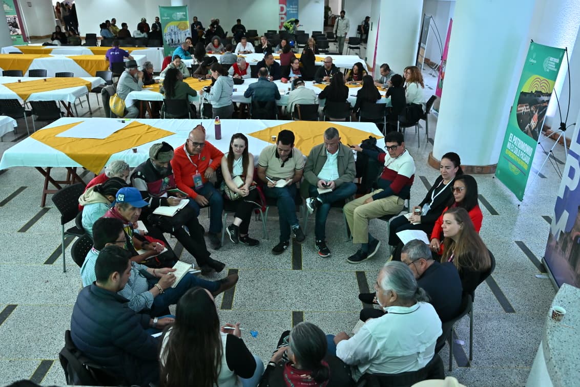 mincultura's tweet photo. Este panel, con invitados de diversas comunidades, hace parte de la programación académica del encuentro, en el que participan más de 100 responsables de cultura y ciudadanía en general. El XIII Encuentro Nacional de Patrimonio Cultural es un escenario clave para repensar colectivamente cómo proteger el pasado, vivir el presente y proyectar un futuro en el que el patrimonio sea pilar de cohesión social, justicia y paz territorial.