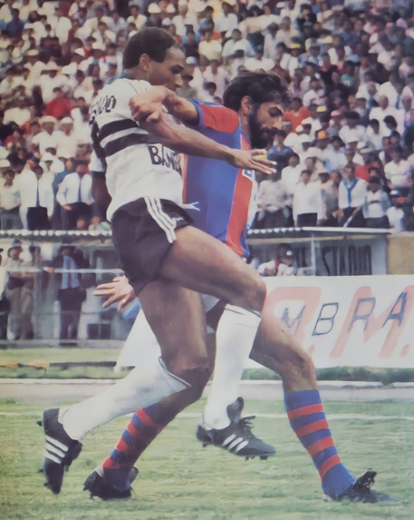 datoAKD's tweet photo. 🗓️29/04/86 #DeportivoQuito 🆚#Coritiba
🏟️OlímpicoAtahualpa, la #AKD recibía al campeón brasileño
🥅⚽️Los goles de la #AKD:
26’ #DeLima fuera del área (1-0)
76’ #DeLima de cabeza (2-1)
#DeLima acumula 4 goles https://t.co/vajN2H0o5G