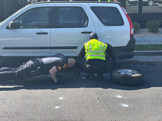 🚓👮‍♂️ Just another day of going above and beyond!

Our officers recently assisted a driver with a flat tire, helping them get safely back on the road. It’s all part of their commitment to the community — always looking for opportunities to lend a hand and support those in need.