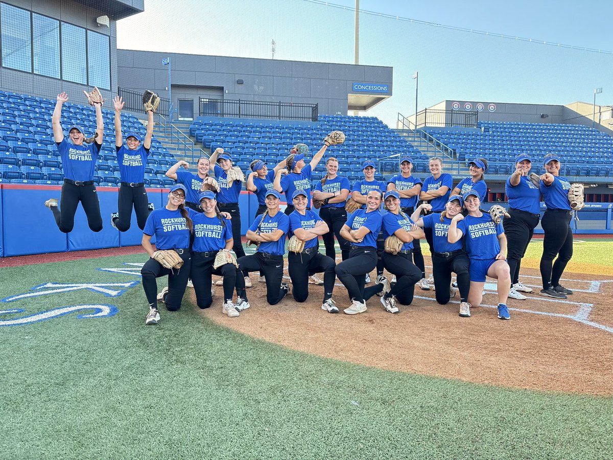 It’s Hawks Vs Hawks tonight!  

LETTTTSSSS ROCK!!!  🤘🏼🎸🪨

#FAMiLY