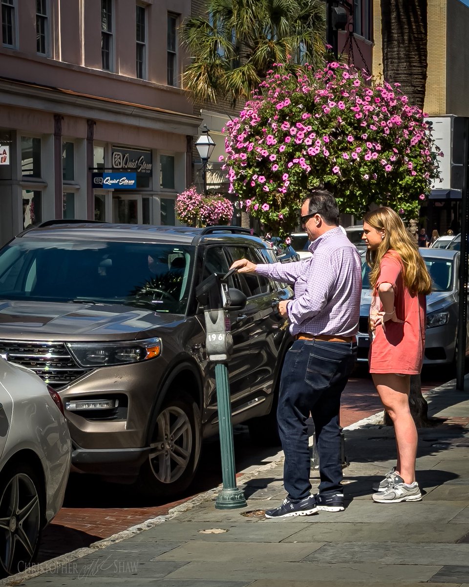 milfireguy's tweet photo. Charleston is more than pastel walls &amp; palm trees 🌴—it’s the people, motion, and everyday stories that make the city shine. 🚶‍♀️🚦🌸

📍 Charleston, SC
📸 Christopher Shaw

#Charleston #StreetPhotography #KingStreet https://t.co/6dB5dGVaTh