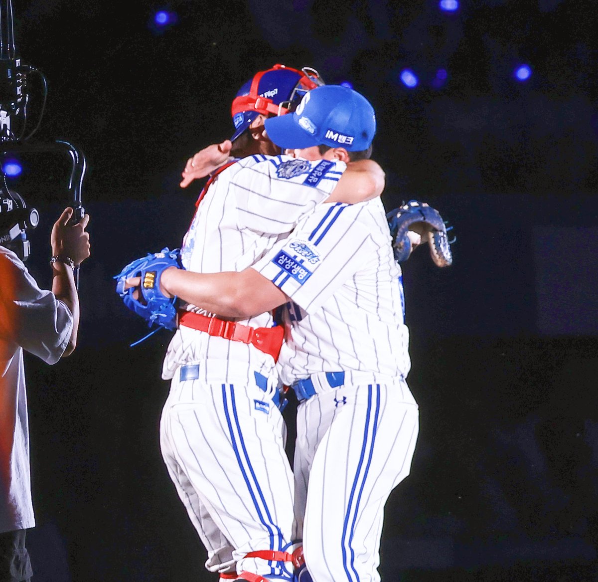 마지막으로..

250930 라팍
#삼성라이온즈 #강민호 #오승환