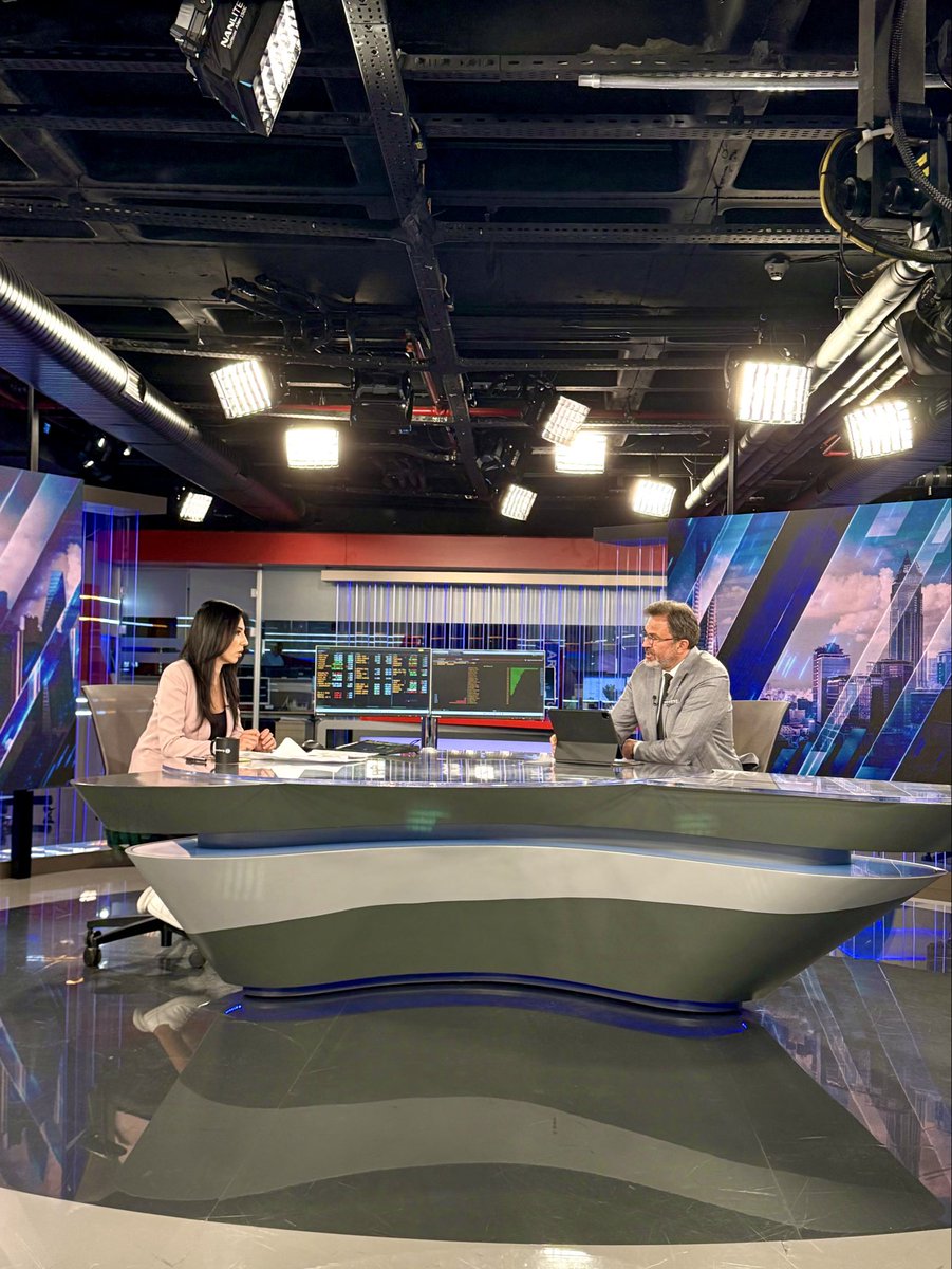 BloombergHT de , sevgili Zeynep Özyol’un konuğu oldum . Finans merkezi programında , enflasyon , faiz indirimi , ihracat gibi konular üzerine gündemi değerlendirdik . BloombergHT #FinansMerkezi #ihracat #ekonomi <a href="/zeynepozyoll/">Zeynep Özyol</a>