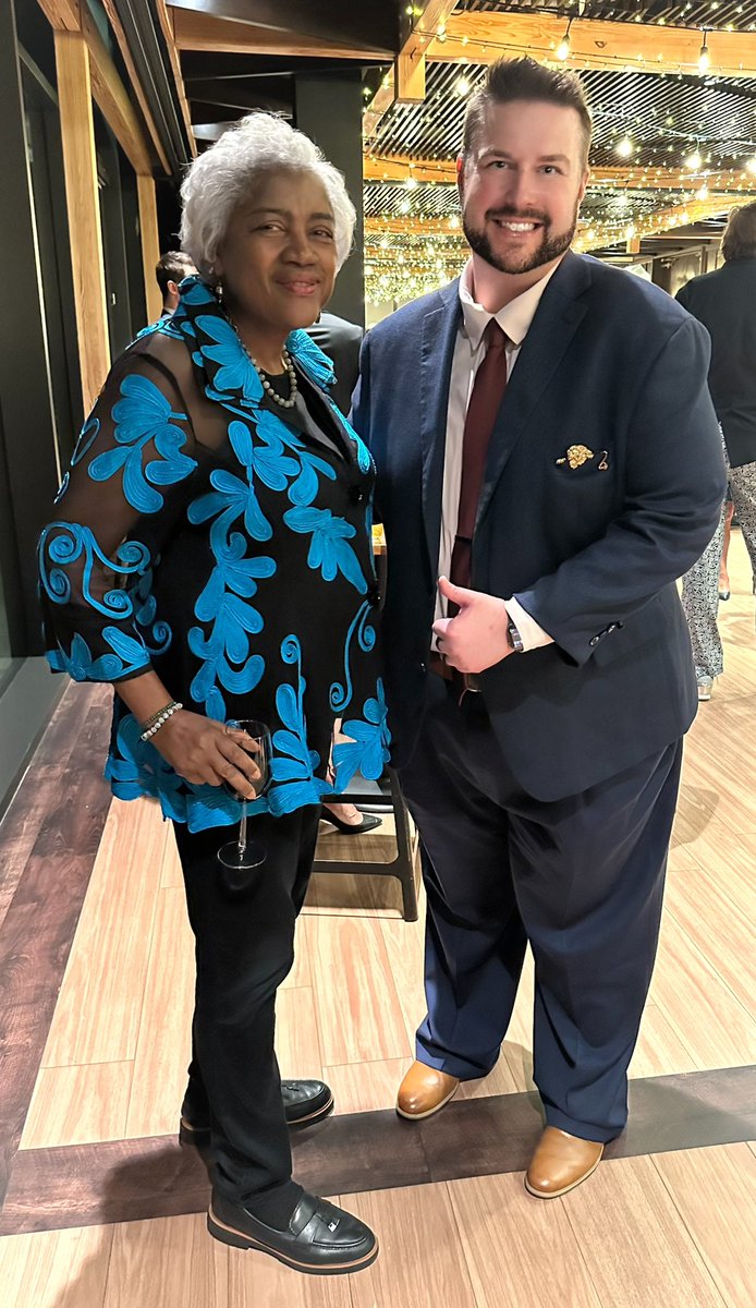 JmkVictory's tweet photo. Great night celebrating the 45th Anniversary of @C_and_E magazine 🥳 at the @districtwinery 

Bipartisan conversations can still happen @donnabrazile (Dem strategist &amp; Al Gore campaign manager) speaking with @jmkvictory founder @Kruszyna 

#campaigns https://t.co/cHXHSK9Xnz