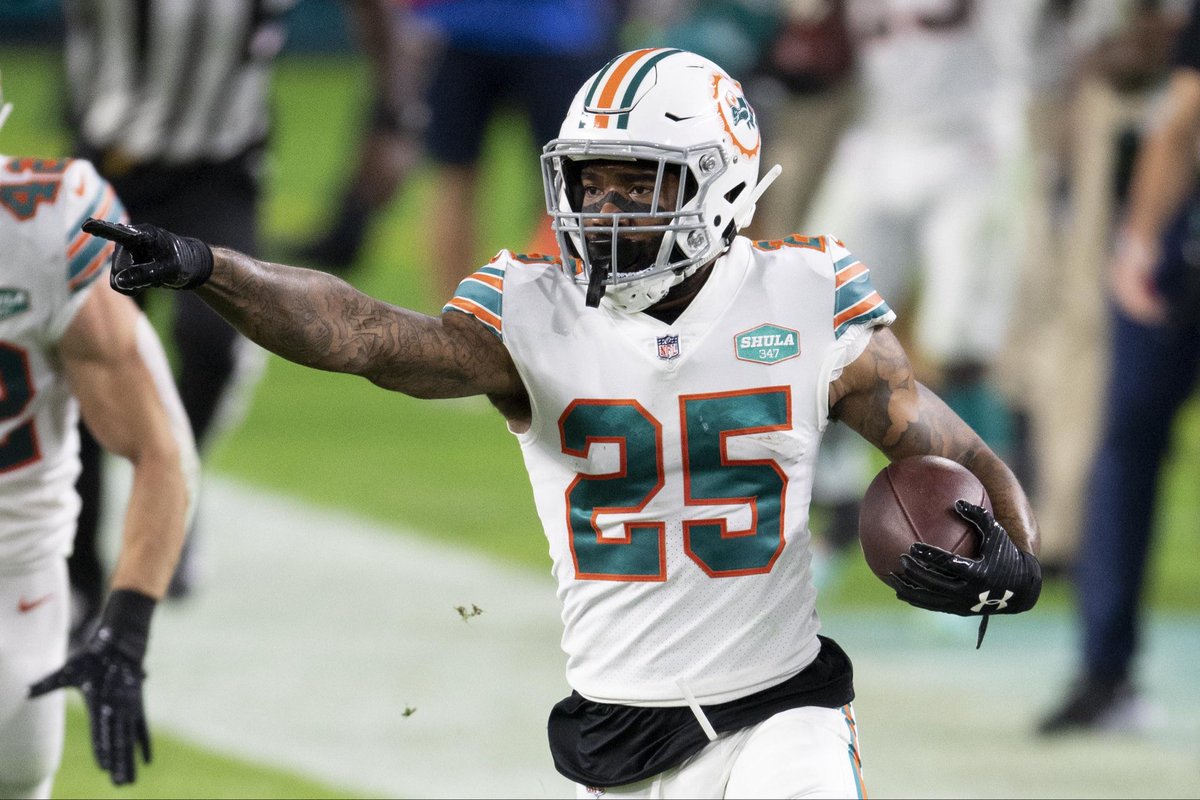 BREAKING🚨
Xavien Howard has retired from the NFL. Howard spent 8 years in Miami nabbing 29 picks and 4 pro bowls during his career. Thank you for everything ❌