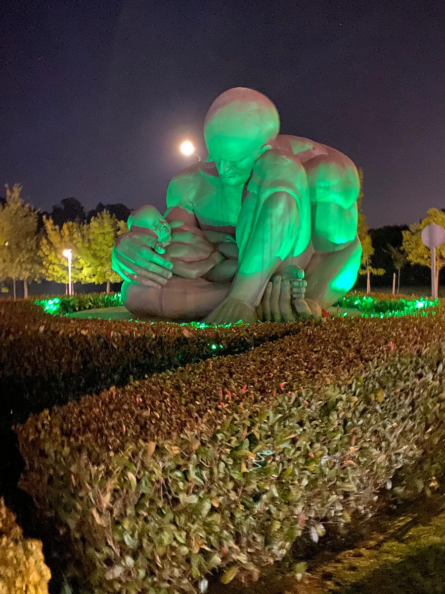 <a href="/ponsalsergas/">Área Sanitaria de Pontevedra e O Salnés</a> <a href="/ry_susana/">Susana Romero</a> <a href="/ConArtritis/">ConArtritis</a> <a href="/depo_es/">Deputación Pontevedra</a> <a href="/MabelAvendao1/">Mabel Avendaño</a> <a href="/josechenco/">Juan José</a> <a href="/ConcellodeBueu/">Concello de Bueu</a> <a href="/ConcelloNigran/">Concello de Nigrán</a> <a href="/ponteareas_gal/">Concello Ponteareas</a> <a href="/ConcelloBaiona/">ConcellodeBaiona</a> <a href="/PorrinoConcello/">Concello do Porriño</a> <a href="/Pontevedrate/">Concello de Pontevedra</a> <a href="/OurenseConcello/">Concello de Ourense</a> <a href="/DeputacionOU/">Deputación de Ourense</a> <a href="/Par_Gal/">Parlamento Galicia</a> Y como ya es tradición nos despedimos antes de ir a dormir, con la Escultura O Titán en el Hospital Álvaro Cunqueiro #AreaSanitariaVigo
💚💚💚
#OctAR25 #Luceporlaartritis25 #DiaNacionalArtritis <a href="/ConArtritis/">ConArtritis</a>