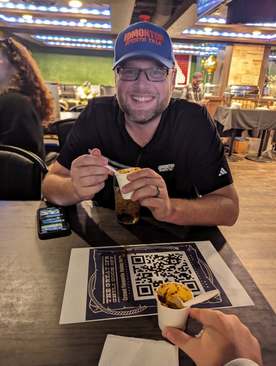 YouTube_Trev's tweet photo. Date night. #chillicookoff https://t.co/yqAqWE8lxC