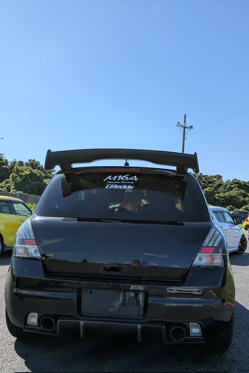 uCrvC0NfWT95164's tweet photo. 迅天祭 48.49
🟨
一本だしマフラーで
かわったテールランプですね😳なんだろ⁉️
蛇の柄なのかな🤔
オリジナルティーが強いですね👍
🟪と何かしらの色
でかい両方についてるリップ
イカツイね☺️ボンネットも縦穴すごいね😳
ウイングにマフラーにテールランもオシャレですね👍
#スイスポ
#迅天祭
#車好き https://t.co/lcvBaQCHOx