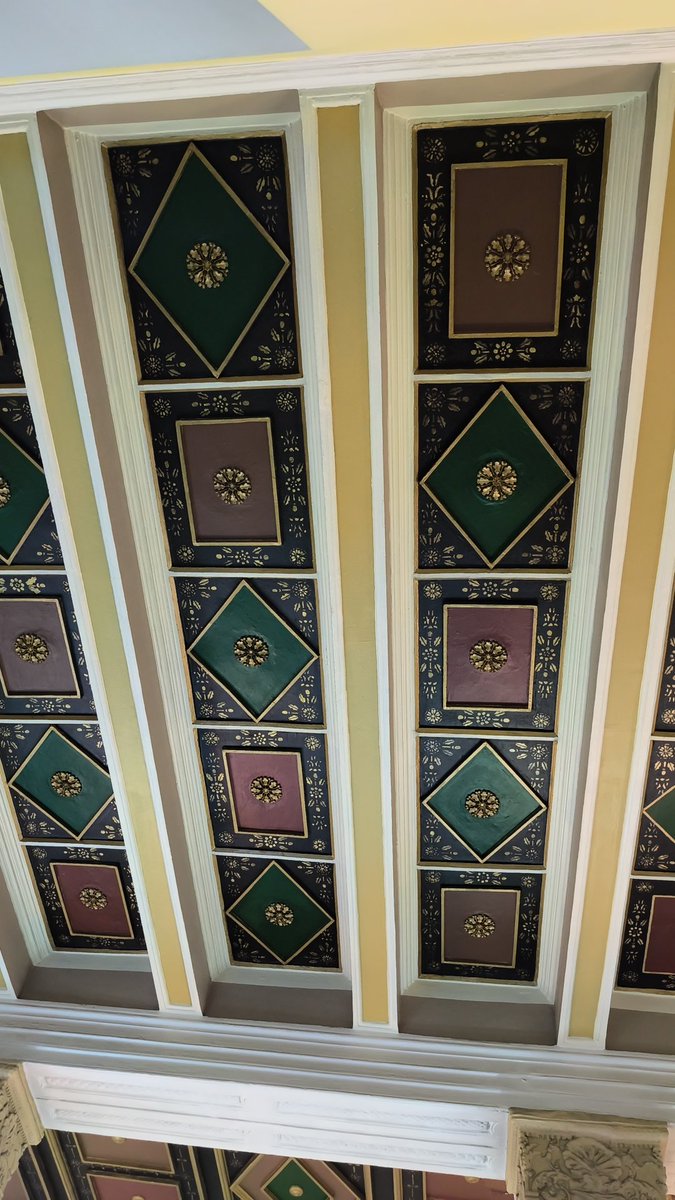 Вот где на самом деле зависают юристы по вечерам