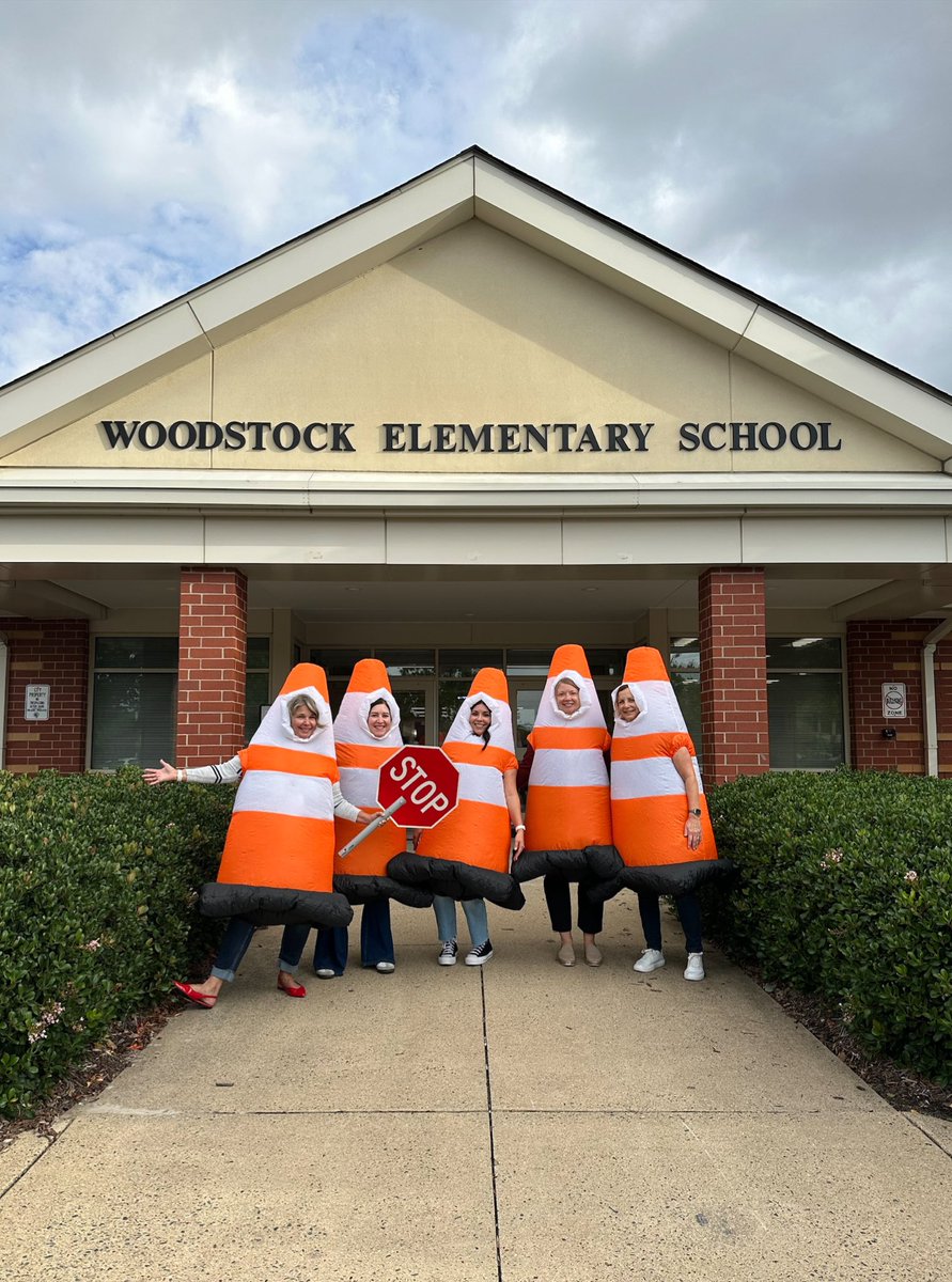 Adding some joy to the drop off line this morning! Safety first! <a href="/WoodchuckWorld/">WoodchuckWorld</a>