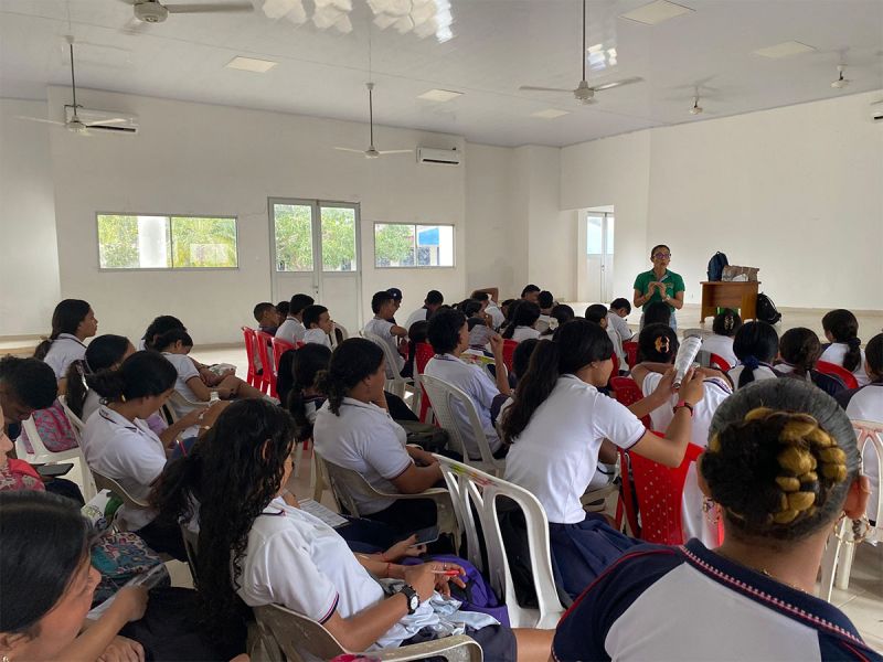 UniCecar's tweet photo. CECAR fortalece su presencia en la Región a través de visitas a instituciones educativas. Durante estos espacios, se presenta a los estudiantes información detallada sobre los programas académicos ofrecidos y la posibilidad de homologar la media técnica. https://t.co/Aty1ERgEt1