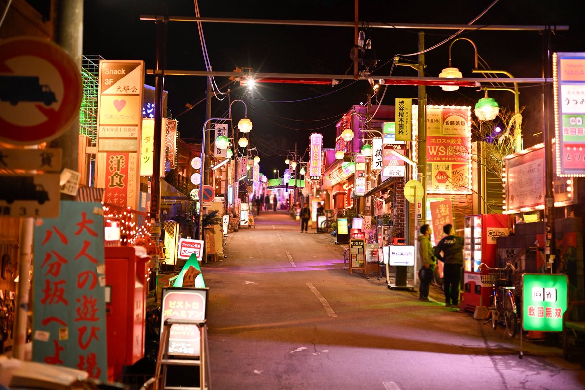 JunInoue20's tweet image. グッモー✌️昨日放送の『もしがく』を観ましたよ♪。第一話は4月に撮影、正直5ヶ月前、断片的な収録だったのでどんな風にまとめたか楽しみでした。千葉の山林に渋谷の『百軒店』を彷彿させるセットを建て、昭和の渋谷を再現。三谷幸喜さんファンの方は絶対“三谷(観たに)“違いない。先が楽しみ♪🤗