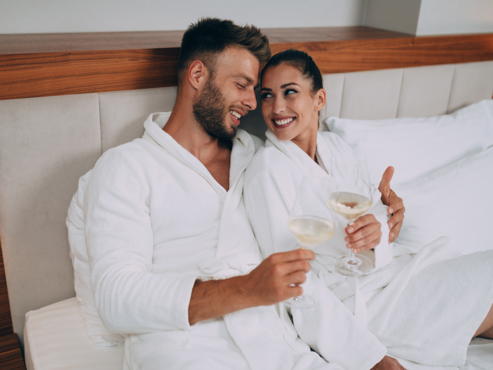 InterConCLE's tweet image. Take advantage of exclusive offers at #InterConCLE. Whether it&apos;s a relaxing staycation or a romantic escape, enjoy luxury accommodations and special perks tailored to make your visit unforgettable. #Ohio
bit.ly/2WhWKaq