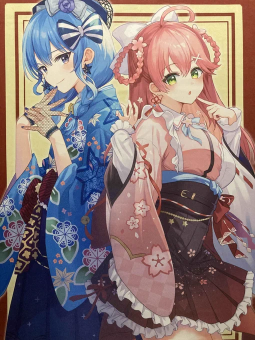 【イベントのご報告】 タペストリーが届きました凄く良い色が出ていて、大変素晴らしい仕上がりにして頂きました 現地へ送る前に記念撮影 #ホロクル #ホロクル10th