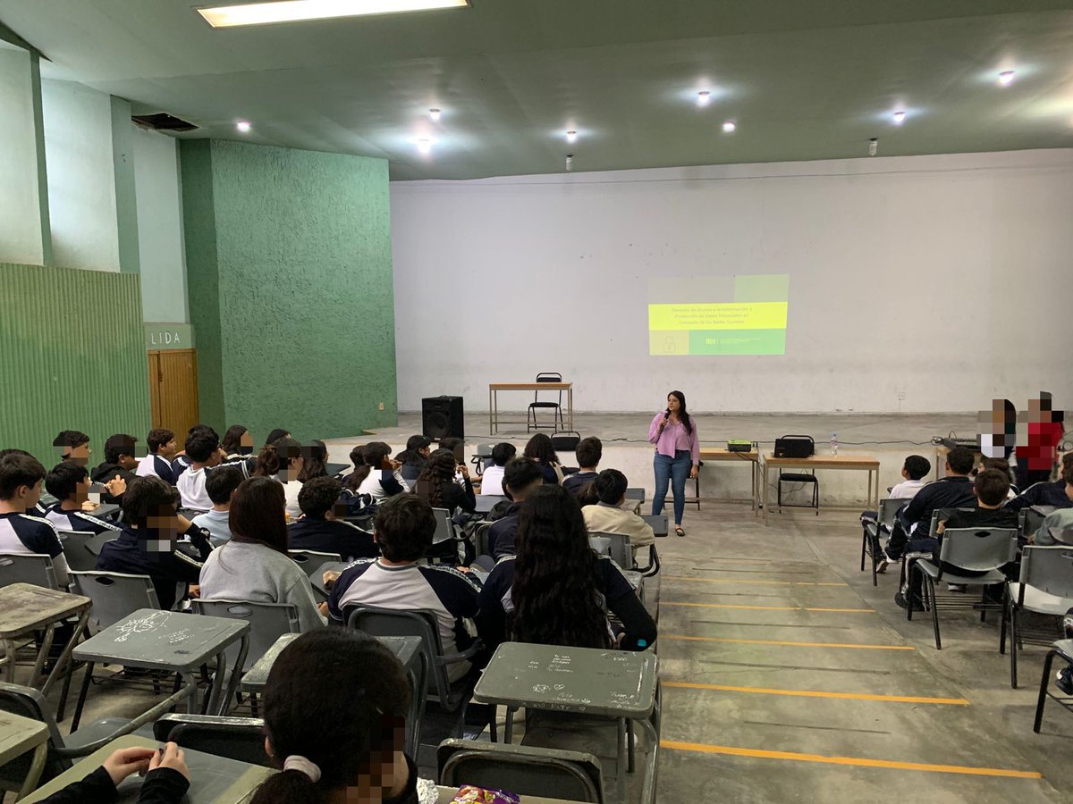 Cerramos septiembre con capacitación en la Secundaria General No. 10 “Agustín Yáñez”. 🙌Ayer dialogamos con la comunidad estudiantil de ambos turnos sobre sus derechos de acceso a la información y protección de datos personales. 

#ElCesipSoyYo