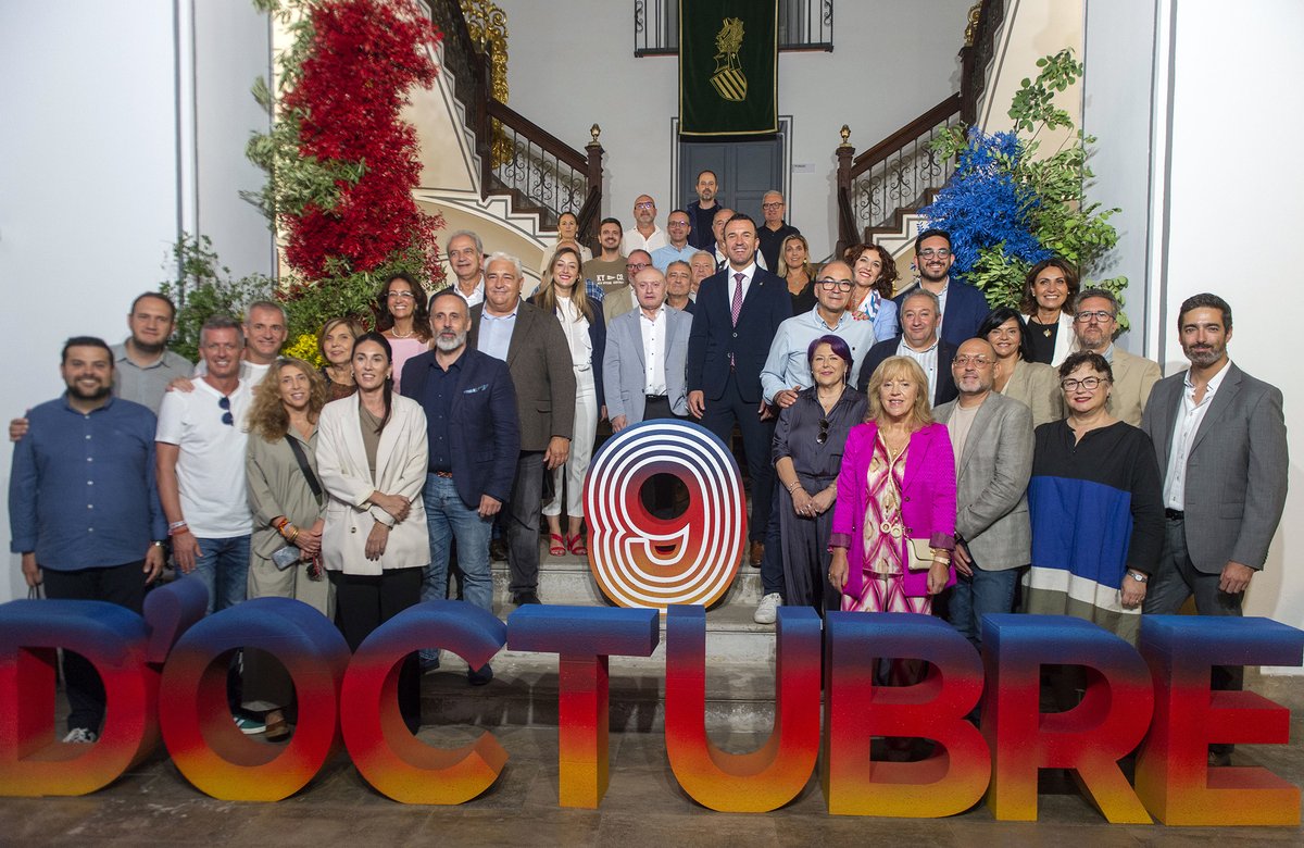 Les valencianes i els valencians, on anem, ressonem!

Este #9dOctubre celebrem la nostra identitat: la història que ens ha forjat, la cultura que ens unix, la llengua que ens definix i una manera de ser que travessa fronteres.

Vos convidem a viure el programa d'activitats que