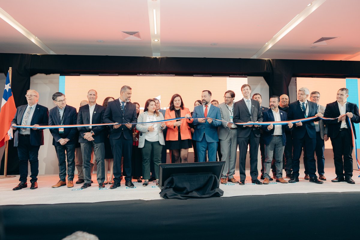 cimit_tarapaca's tweet photo. El 1 de octubre arrancamos el #CIMIT2025 en Iquique 🌟
Día 1 con grandes temas: talento regional, gestión hídrica, litio, royalty minero y mujer en minería.
📍 Hotel NH Pacífico, Iquique | 1 y 2 oct.
👉 Más info en https://t.co/22WTQ1futJ

#CIMIT2025 #Tarapacá https://t.co/UdLkWjKW1e