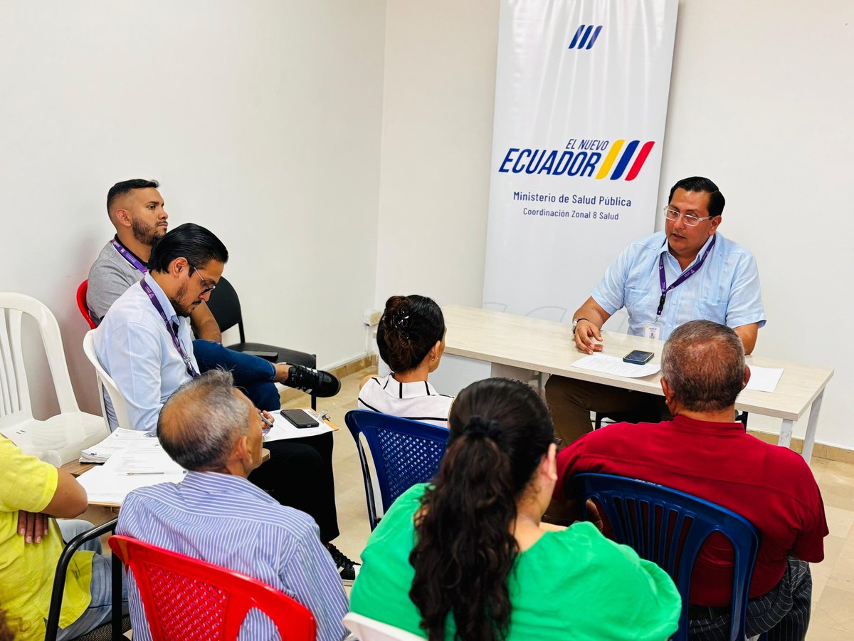 Salud_CZ8's tweet image. Nuestro coordinador zonal, @NSierraArteaga mantuvo reunión con los presidentes de los Comités Ciudadanos Locales de Salud para coordinar aspectos técnicos del II Congreso de CCLOS. Evento que tendrá el enfoque de promover hábitos saludables entre otros temas. 

#ElNuevoEcuador
