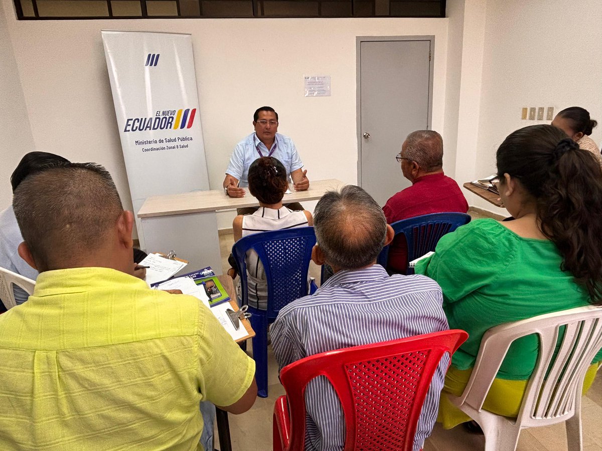 Salud_CZ8's tweet image. Nuestro coordinador zonal, @NSierraArteaga mantuvo reunión con los presidentes de los Comités Ciudadanos Locales de Salud para coordinar aspectos técnicos del II Congreso de CCLOS. Evento que tendrá el enfoque de promover hábitos saludables entre otros temas. 

#ElNuevoEcuador