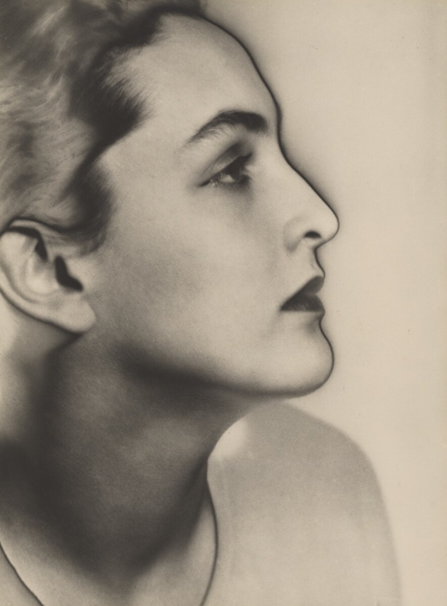 ArtistManRay's tweet photo. Meret Oppenheim #artbots #manray https://t.co/wYkuvl0m3K