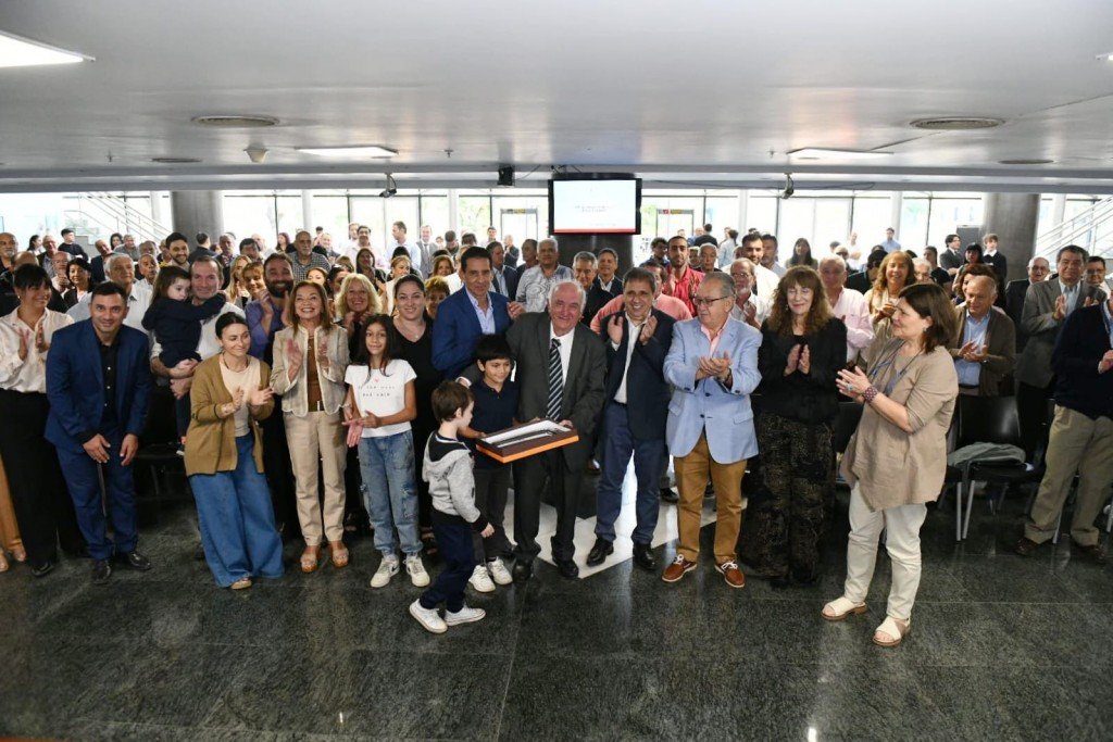 Homenaje en la Legislatura al Dr. Alfredo Terraf por su lucha por los Derechos Humanos.
lapapa.com.ar/nota/16435/hom…