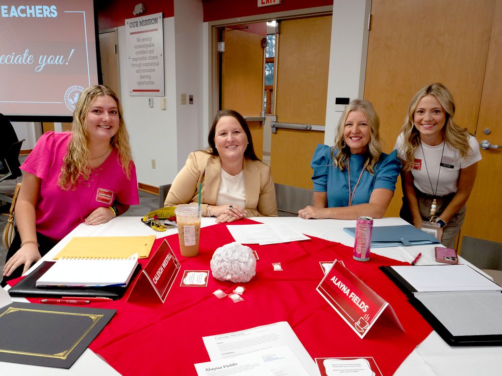 center_grove's tweet image. 🍎 This morning, Center Grove Schools held a breakfast to show our appreciation for our student teachers! Those who could attend spent time talking with our exceptional elementary principals. We look forward to seeing their continued success. 

#FutureEducators