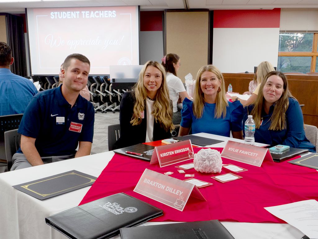 center_grove's tweet image. 🍎 This morning, Center Grove Schools held a breakfast to show our appreciation for our student teachers! Those who could attend spent time talking with our exceptional elementary principals. We look forward to seeing their continued success. 

#FutureEducators