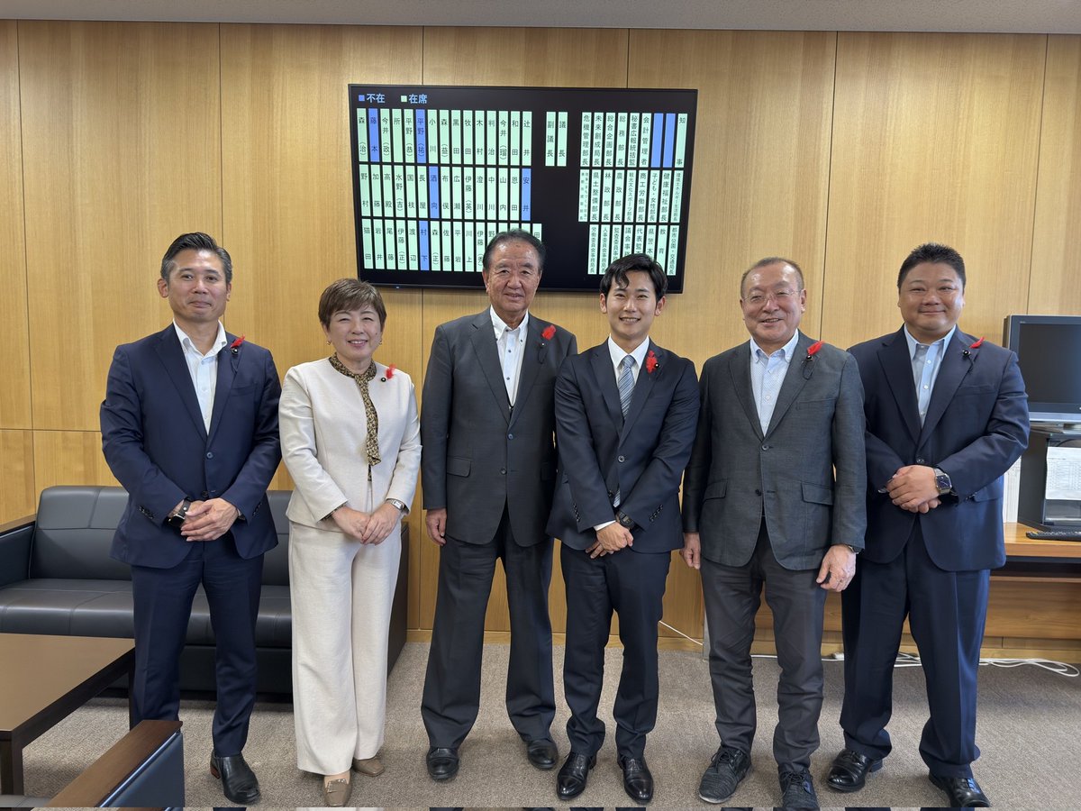 岐阜県議会 県民クラブに辻井俊貴議員が加わり6人になりました。
30歳の視点が加わりパワーアップ。
(平均年齢も下がった😅)
引き続き、県民のみなさまの声をしっかり受けて止め活動を進めます。
#岐阜県
#岐阜県議会
#岐阜県議会議員