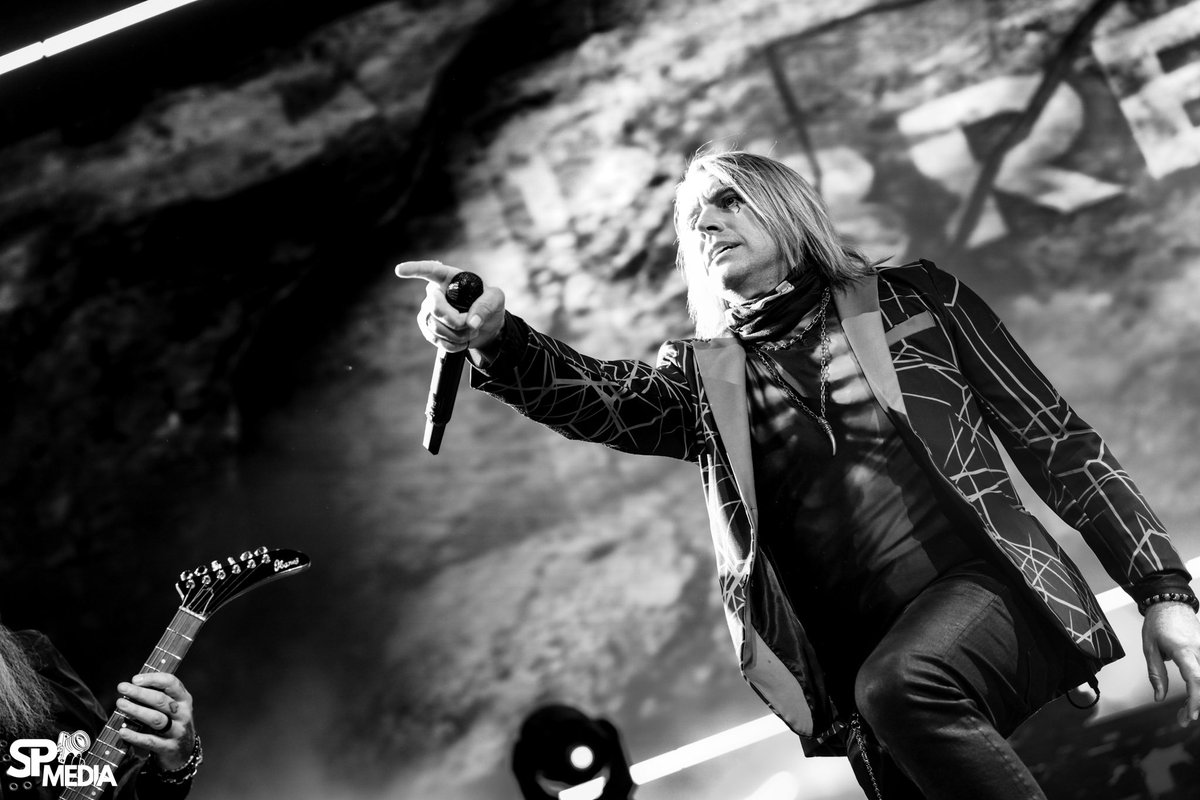 threedaysgrace's tweet image. Seattle was insane last night!! 🥊🤘🤘

We’re SO ready to do it all over again in Ridgefield tonight 🔥

📷 @SPMediaAZ 

#ThreeDaysGrace #BreakingBenjamin #ReturnToDust #Seattle #Washington #USA