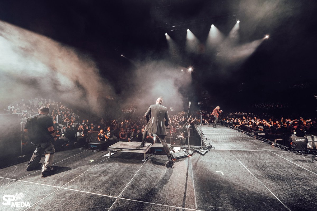 threedaysgrace's tweet image. Seattle was insane last night!! 🥊🤘🤘

We’re SO ready to do it all over again in Ridgefield tonight 🔥

📷 @SPMediaAZ 

#ThreeDaysGrace #BreakingBenjamin #ReturnToDust #Seattle #Washington #USA