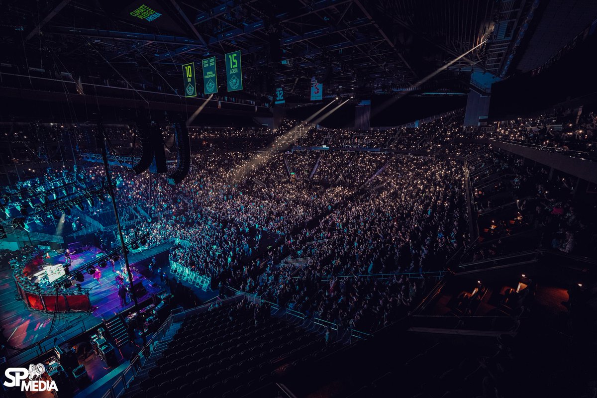 threedaysgrace's tweet image. Seattle was insane last night!! 🥊🤘🤘

We’re SO ready to do it all over again in Ridgefield tonight 🔥

📷 @SPMediaAZ 

#ThreeDaysGrace #BreakingBenjamin #ReturnToDust #Seattle #Washington #USA