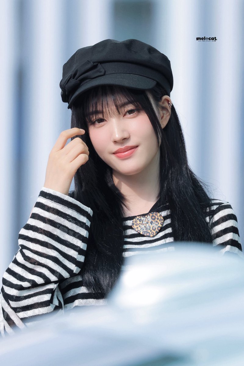 stayclectic's tweet photo. actually obsessed with this yoon look from the airport today https://t.co/S7rHpPSrXP