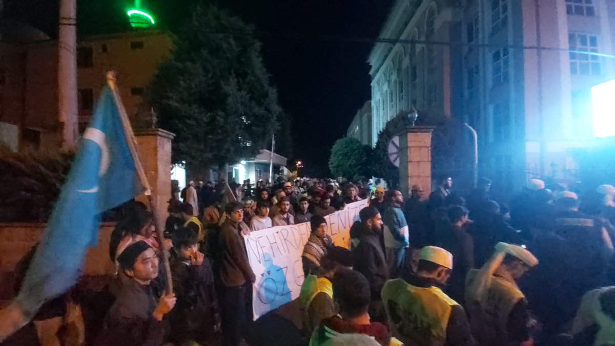 Roma gibi elbet birgün yıkılıp enkaz olacak ABD'ye dayanarak Gazze'de soykırım yapan İsrail, hay ve ölümsüz olan Allah Azze ve Celle'ye tevekkül edererek direnen Müminler karşısında mutlaka yenilecektir.
#SumudForGaza