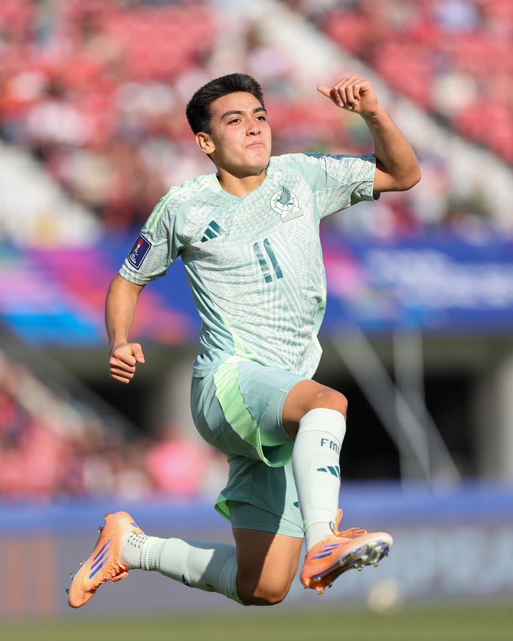 PoderioDportivo's tweet photo. EMPATE MEXICANO 👀⚽️

El tricolor empató a dos goles ante España en la jornada 2 del mundial sub 20 👊🏻🔥 El último enfrentamiento será frente a 🇲🇦 https://t.co/mToXhgn662