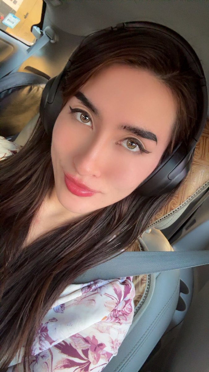 KylieKenx's tweet image. Lost in the music, but I’d rather get lost in your words… what would you say first? 🎼🎶✨