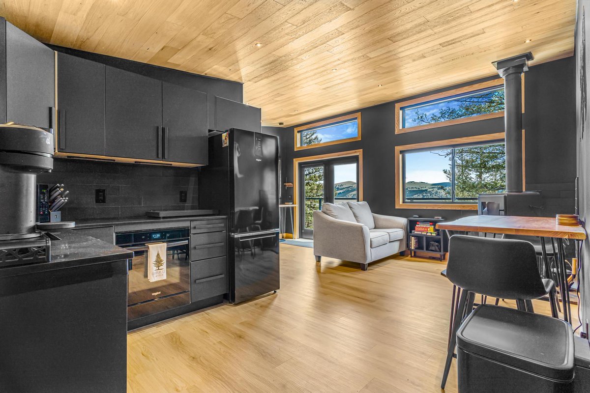 StudioShed's tweet image. This Summit680 ADU (20x34, 680 sq ft) was delivered as a shell only, so the owner could finish the interior themselves. It’s proof that our builds flex—whether you want turnkey or a blank canvas to make your own.

#SummitSeries #BackyardLiving #ADUDesign #StudioHome