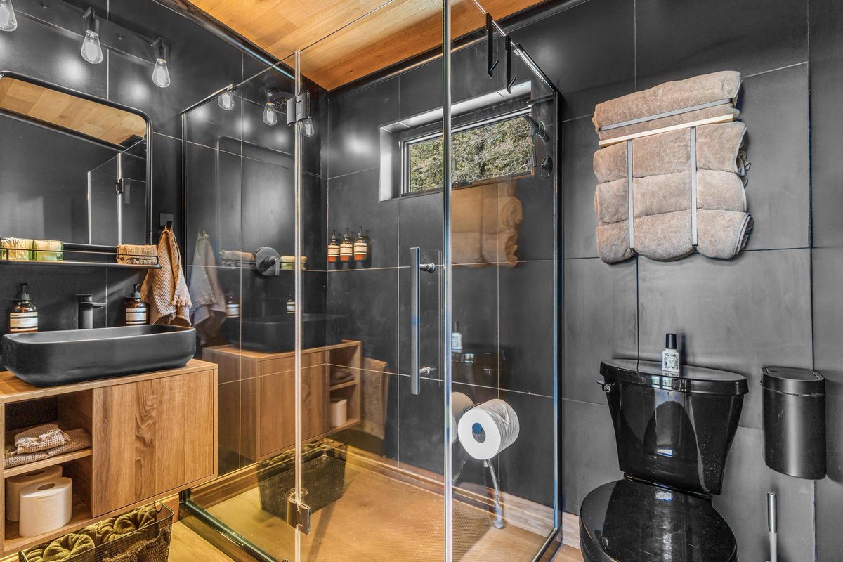 StudioShed's tweet image. This Summit680 ADU (20x34, 680 sq ft) was delivered as a shell only, so the owner could finish the interior themselves. It’s proof that our builds flex—whether you want turnkey or a blank canvas to make your own.

#SummitSeries #BackyardLiving #ADUDesign #StudioHome