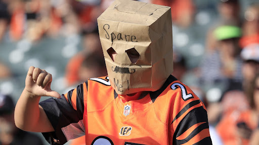 Bengals fans… it’s time to make a statement. 🐅

Sunday at Paycor, wear a brown paper bag &amp; join the protest. Burrow &amp; Chase deserve better—so do we.

#BagTheJungle

Read why &amp; how: natisports.net/2025/10/01/ben…
